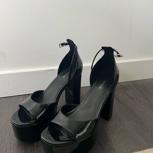 Guess Shiny Black Platform Sandals